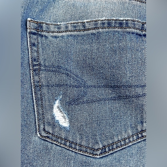 American Eagle Outfitters Classic Blue Distressed Women’s Mom Jeans Sz 4 Short - Picture 15 of 16